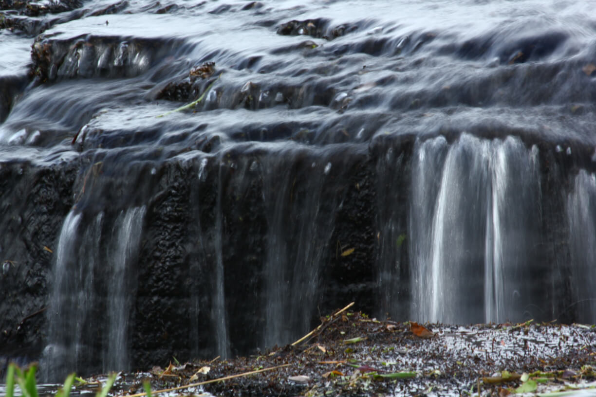 corredeiras das aguas do rio lajeado no parque das cascatas