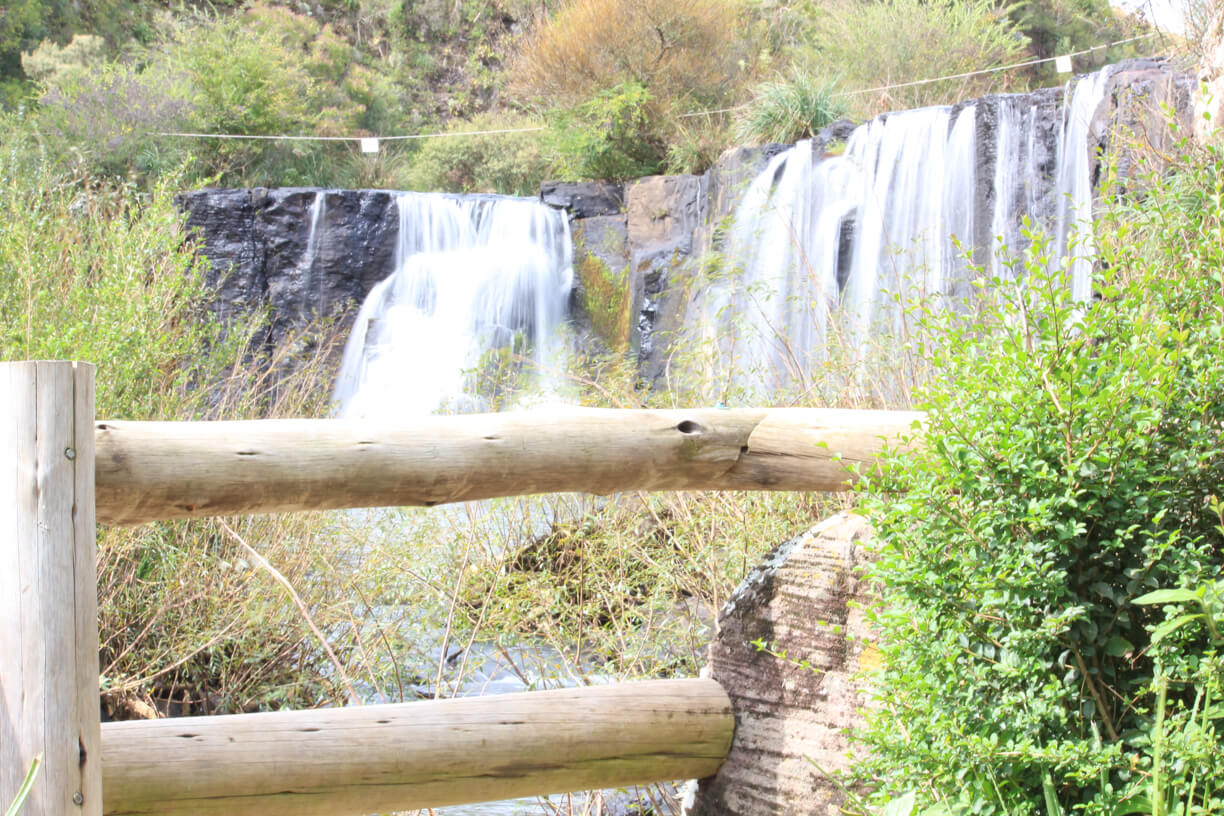 quedas das cachoeiras do parque das cascatas no rio grande do sul